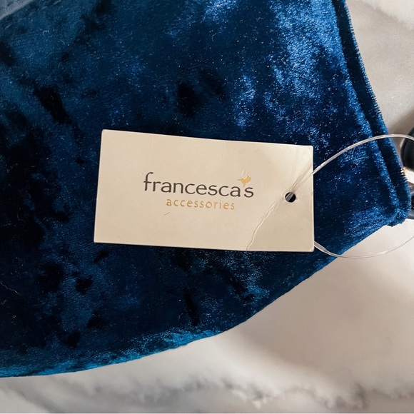 NWT Francesca’s Accessories Crushed Velvet - Blue - Picture 3 of 4